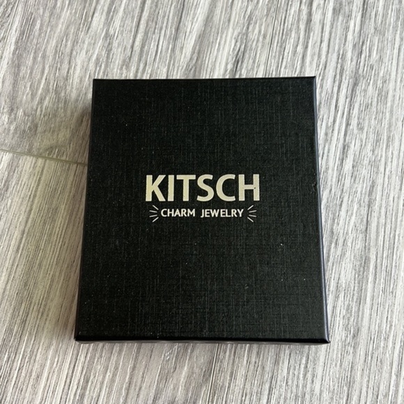 KITSCH Love Bird Gold Earrings New in‎ Box - Picture 3 of 4